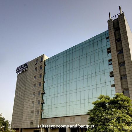 Saltstayz Premier Executive Serviced Apartment - Golf Course Extension Road Гургаон Экстерьер фото