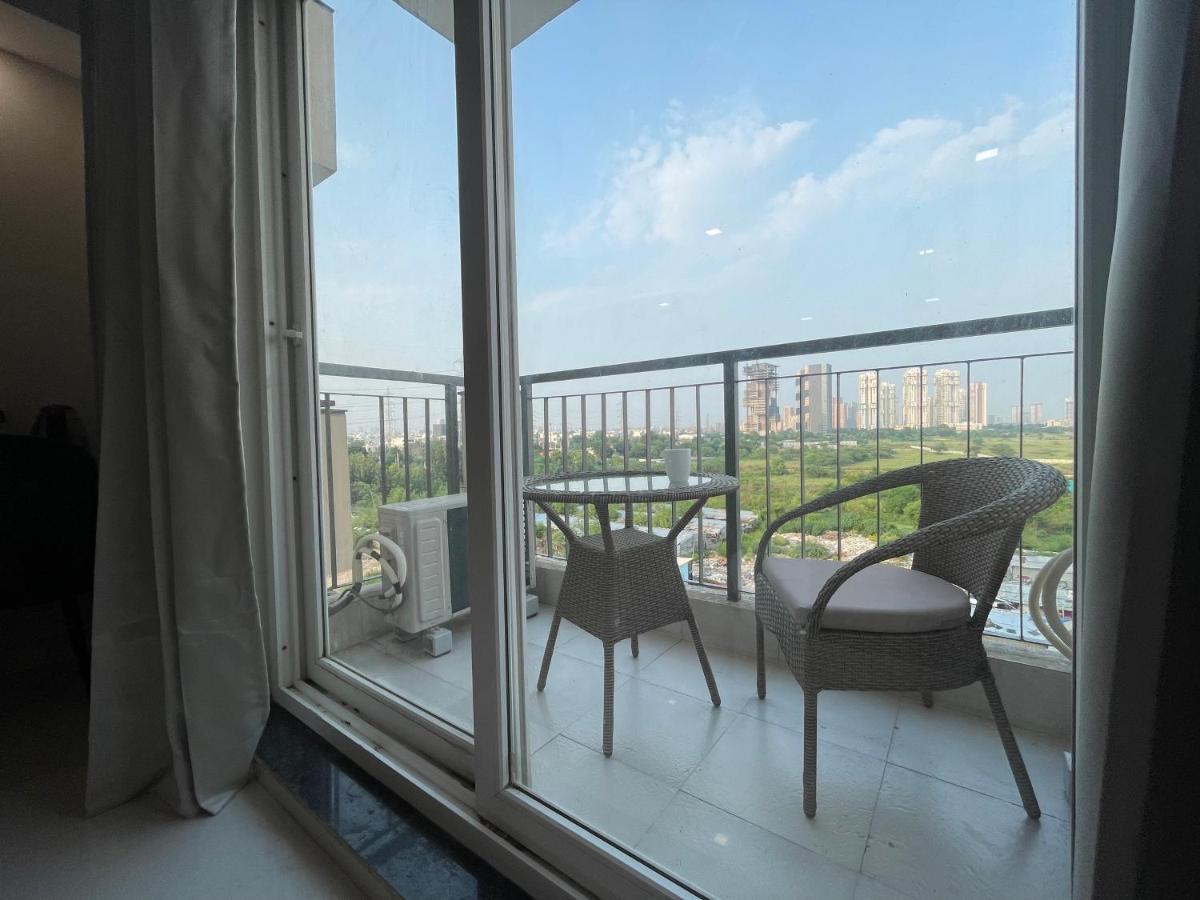 Saltstayz Premier Executive Serviced Apartment - Golf Course Extension Road Гургаон Экстерьер фото