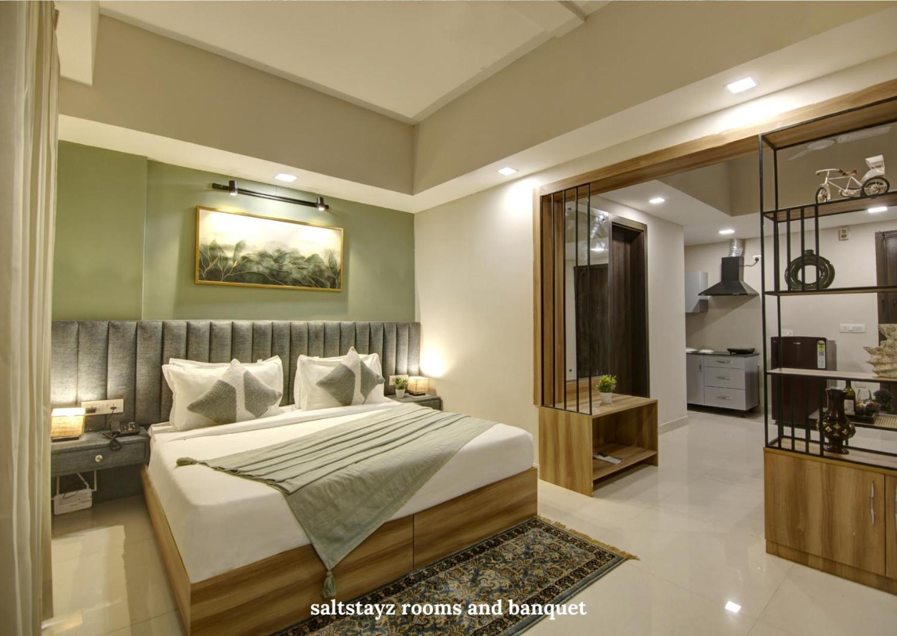 Saltstayz Premier Executive Serviced Apartment - Golf Course Extension Road Гургаон Экстерьер фото