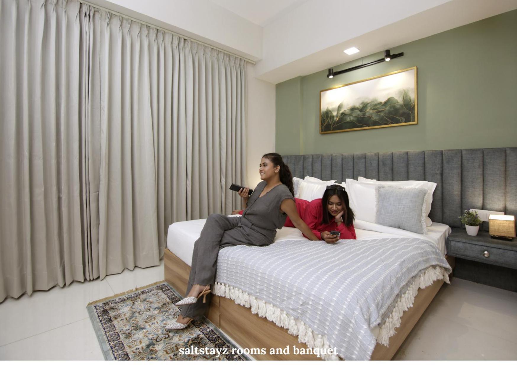 Saltstayz Premier Executive Serviced Apartment - Golf Course Extension Road Гургаон Экстерьер фото