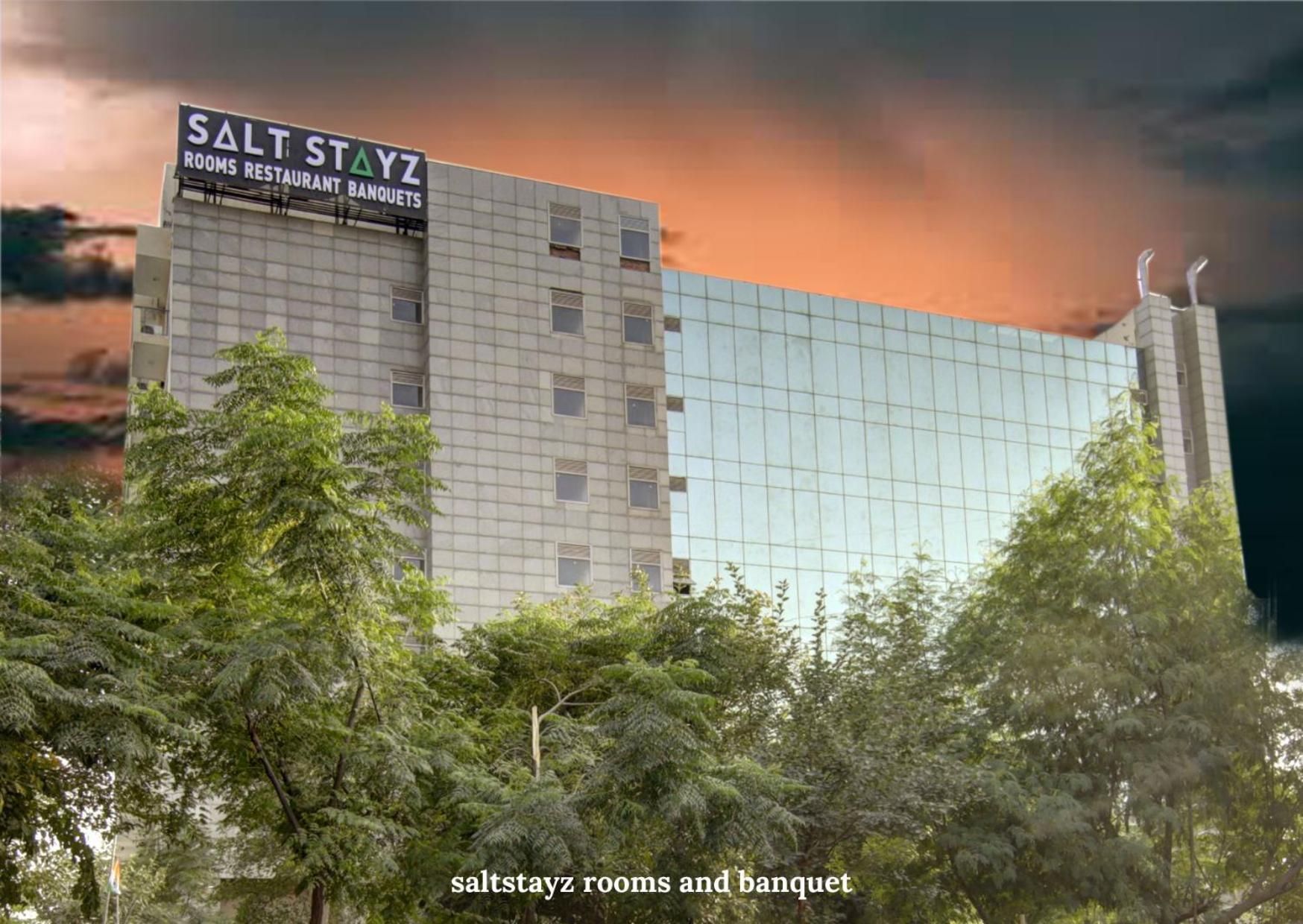 Saltstayz Premier Executive Serviced Apartment - Golf Course Extension Road Гургаон Экстерьер фото
