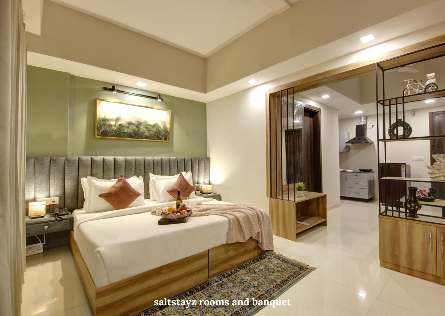 Saltstayz Premier Executive Serviced Apartment - Golf Course Extension Road Гургаон Экстерьер фото