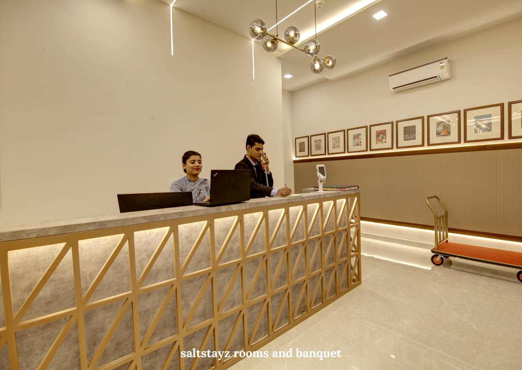 Saltstayz Premier Executive Serviced Apartment - Golf Course Extension Road Гургаон Экстерьер фото