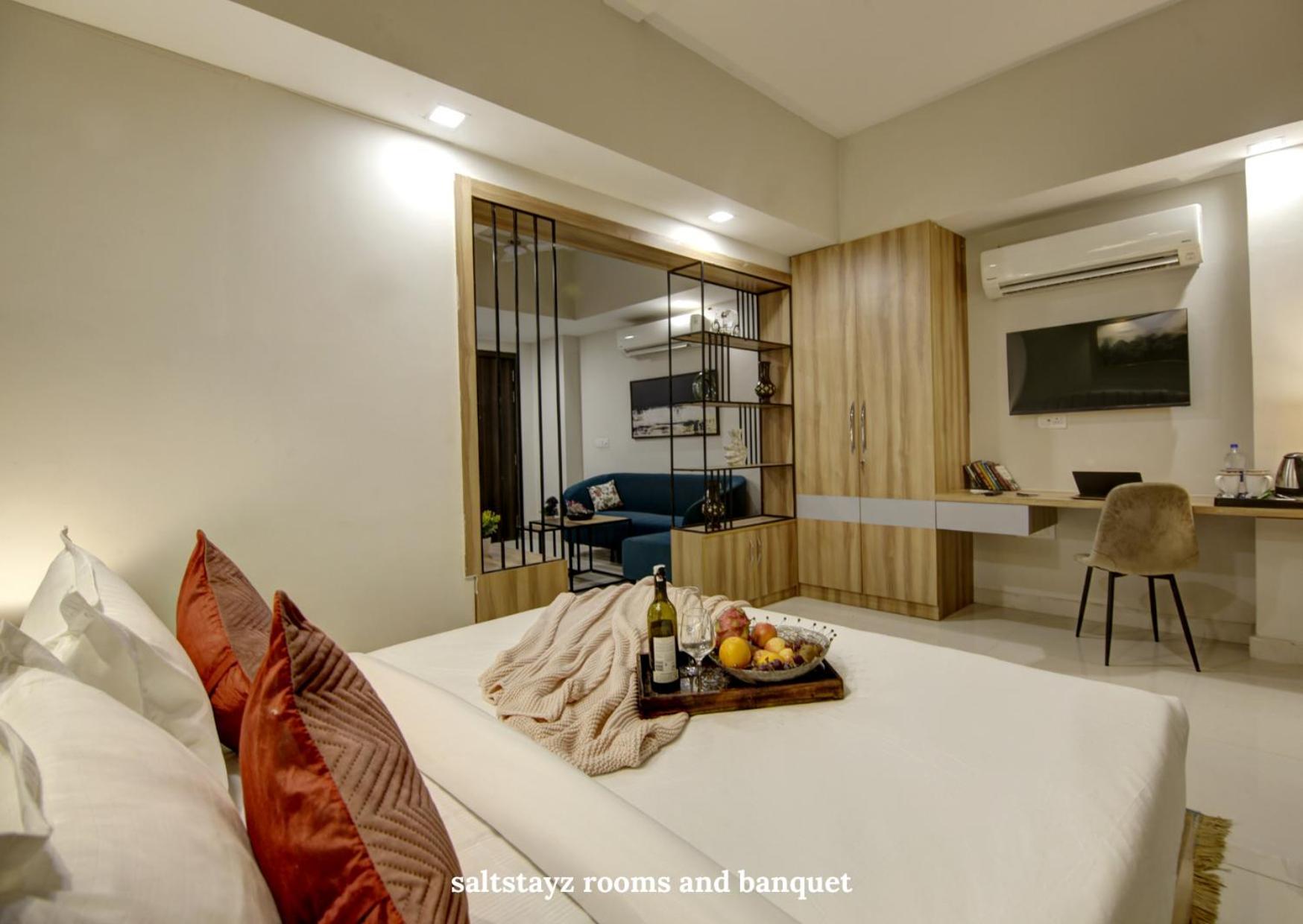 Saltstayz Premier Executive Serviced Apartment - Golf Course Extension Road Гургаон Экстерьер фото
