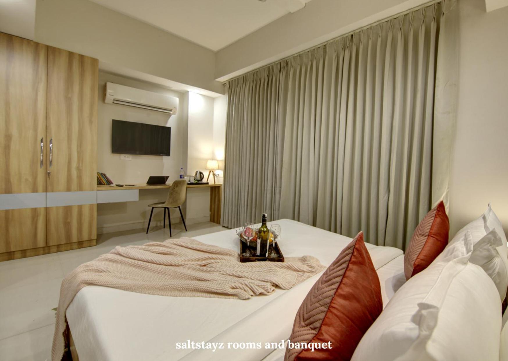 Saltstayz Premier Executive Serviced Apartment - Golf Course Extension Road Гургаон Экстерьер фото