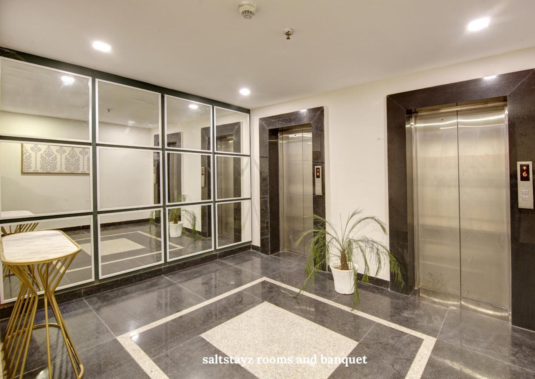 Saltstayz Premier Executive Serviced Apartment - Golf Course Extension Road Гургаон Экстерьер фото