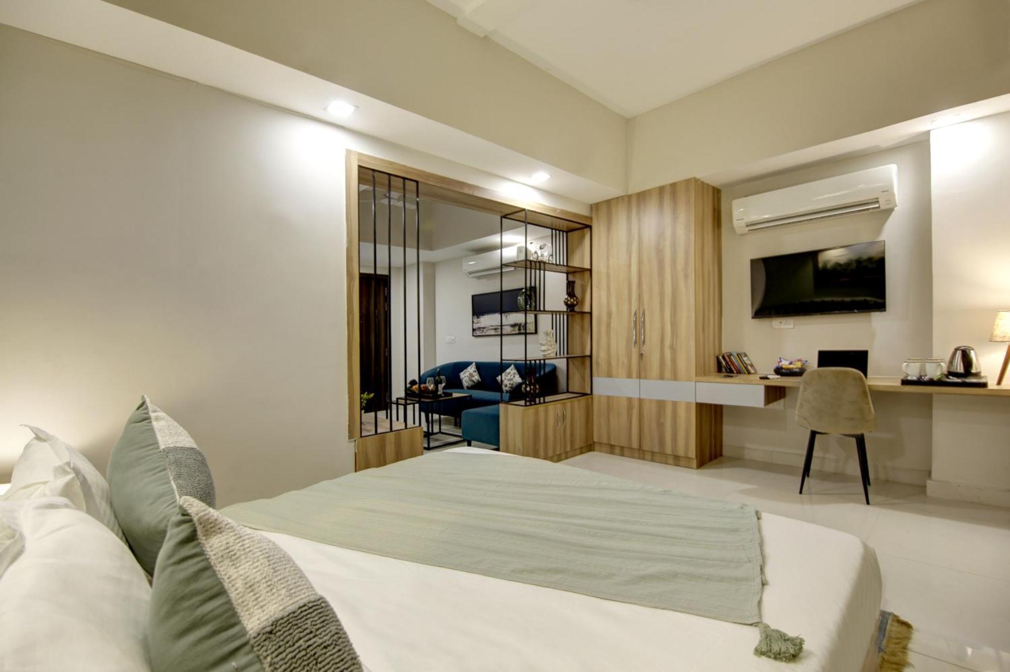 Saltstayz Premier Executive Serviced Apartment - Golf Course Extension Road Гургаон Экстерьер фото